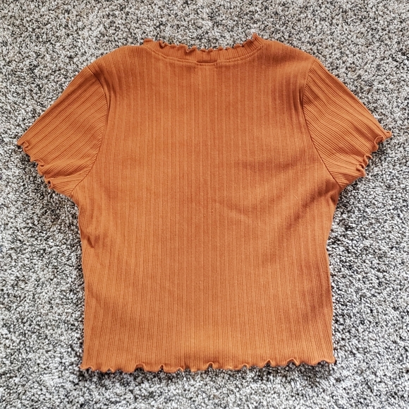 Bozzolo | Ribbed Crop Top with Ruffled Hem - Picture 5 of 5